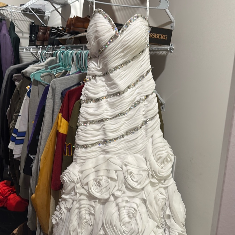 Prima Donna Collection Wedding Dress - Size 4 - White